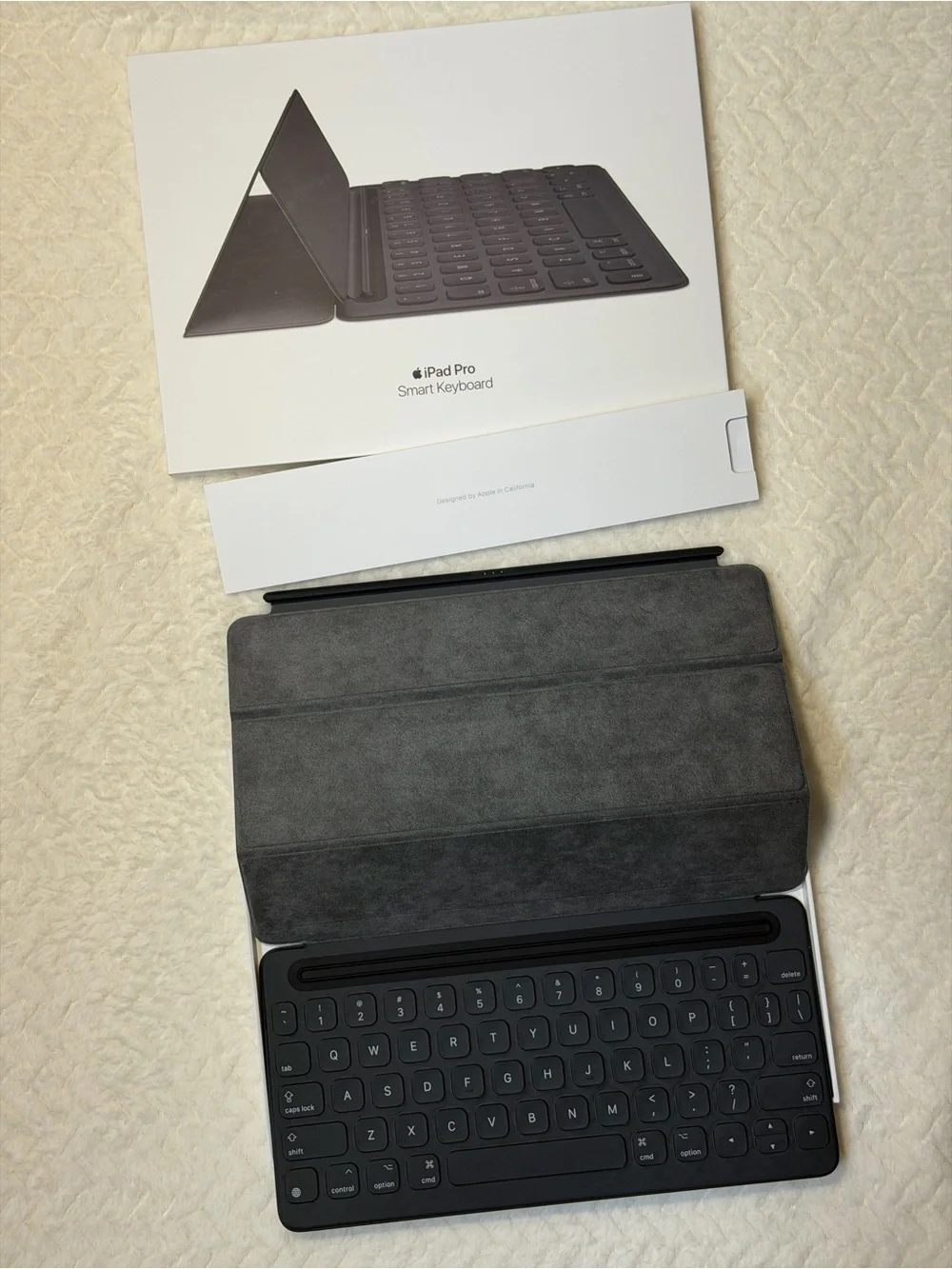 Apple Smart Keyboard iPad Pro 10.5-inch - US English- Black - New - Open Box